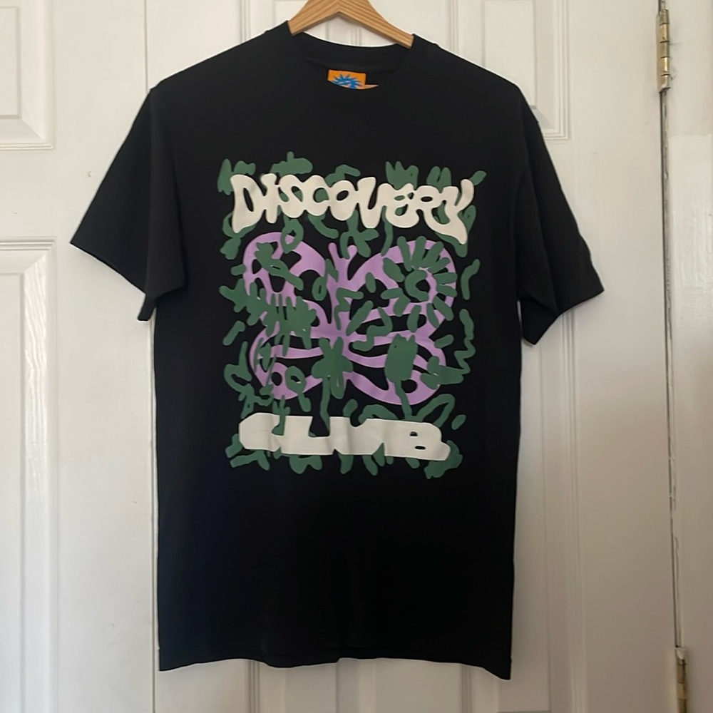 NWOT Extra Vitamins screen print Discovery Club tee Size S